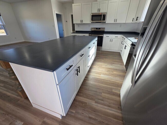 Foto del edificio - Modern New Construction 3 Bedroom Home with Porches in Crossville