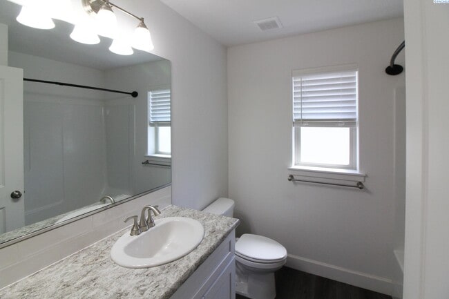 Foto del edificio - 3 bed, 2 bath home in Kennewick