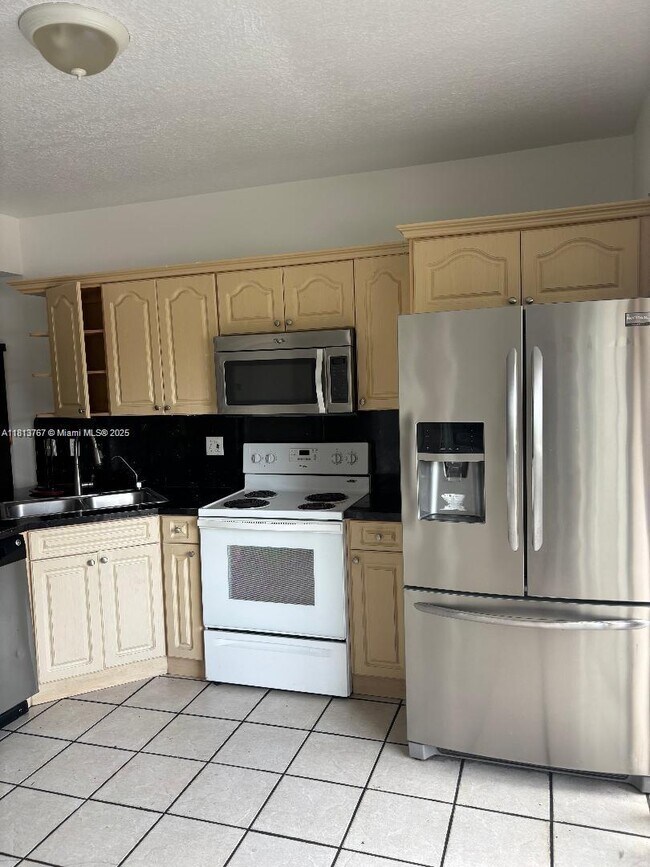 Foto del edificio - 8340 NW 103rd St