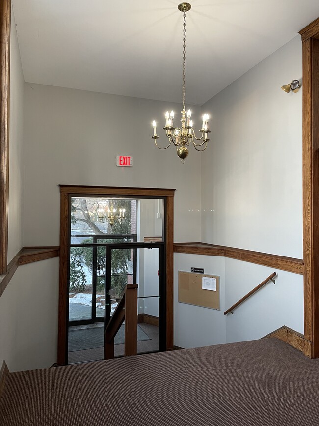 Building Photo - 366 Thacher St