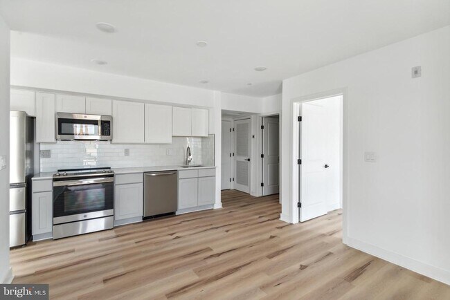 Building Photo - 215 N 9th St