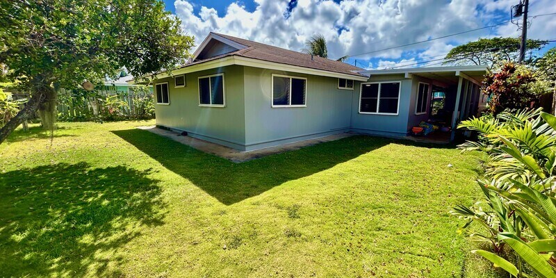 Primary Photo - Manono St 329