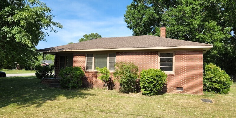 Primary Photo - 1324 Mt Gallant Rd