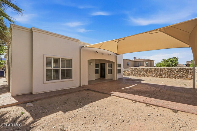 Building Photo - 7399 Black Mesa Dr