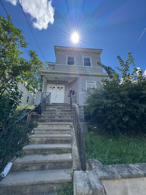 Building Photo - 18-20-20 Lanark Ave