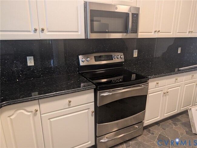 Building Photo - 301 Beacon Ridge Dr