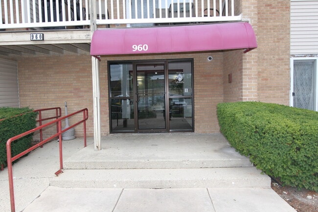 Building Photo - 960 Beau Dr