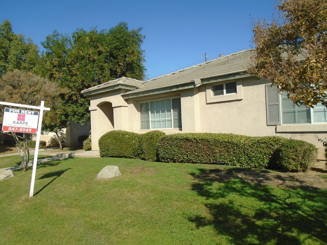 4318 Pebble Creek Dr Unit D, Bakersfield, CA 93312 Room for Rent in Bakersfield, CA