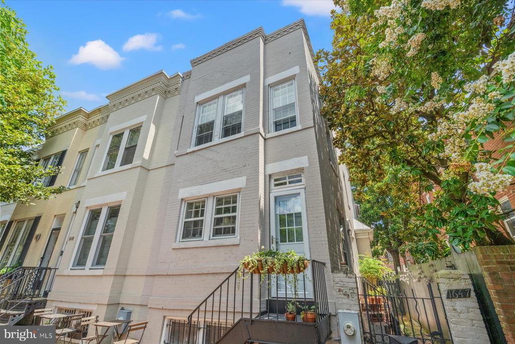 Primary Photo - 1647 34th St NW