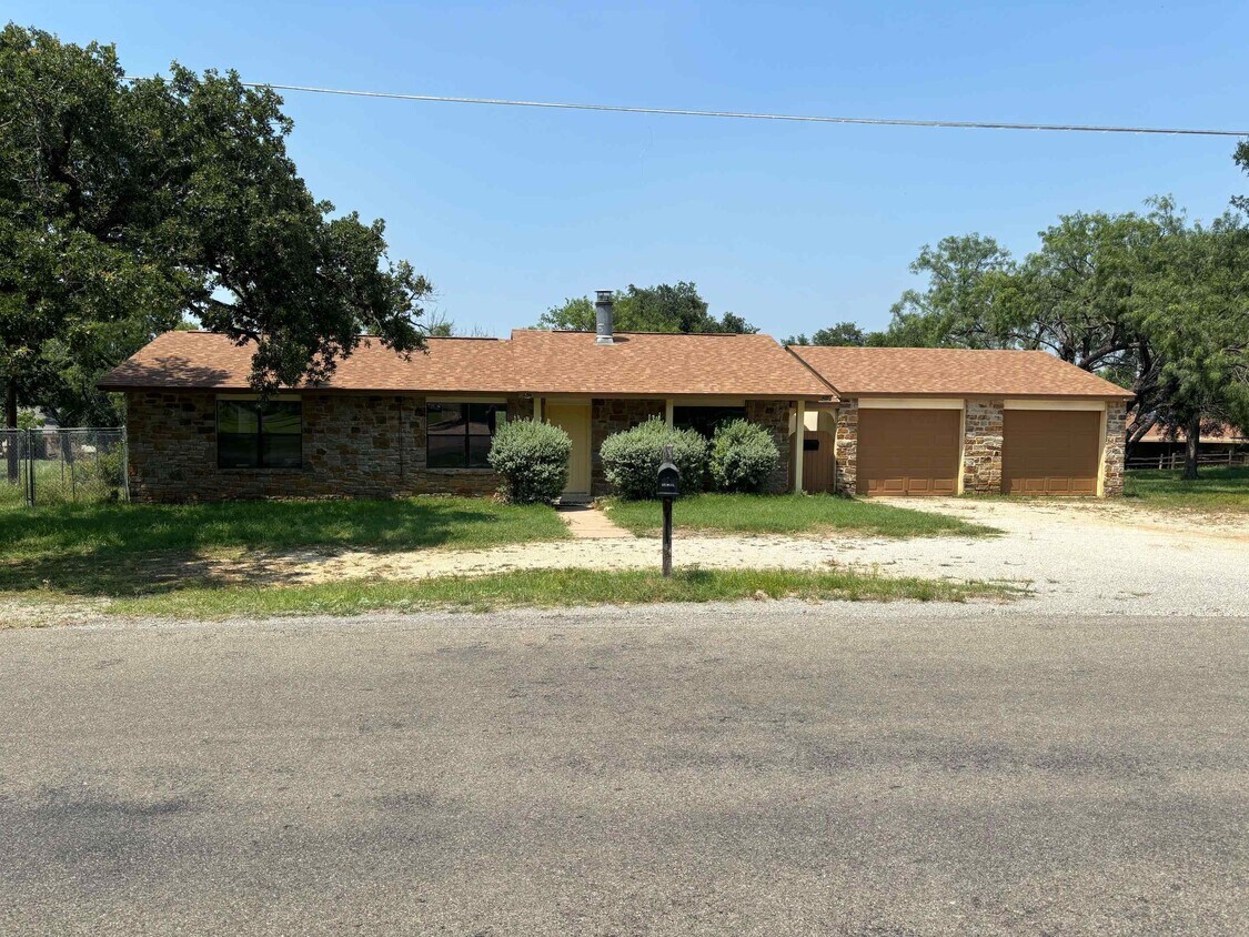 Foto del edificio - 3211 Oak Ridge Dr
