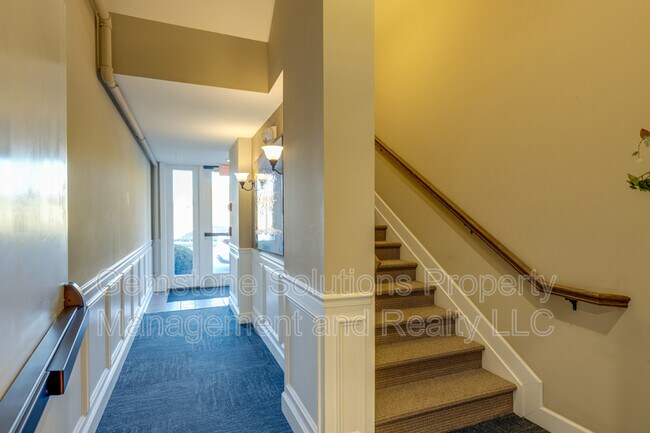 Building Photo - 1808 24th Ave S