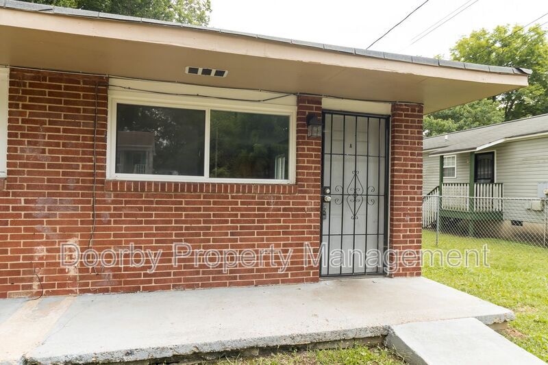Primary Photo - 1008 N Hawthorne St
