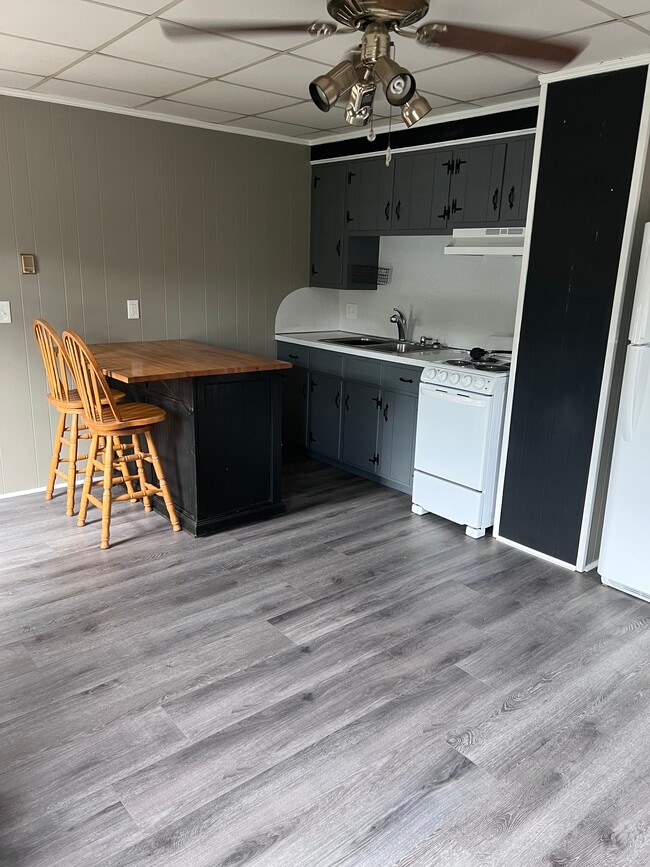 Building Photo - 619 Child St