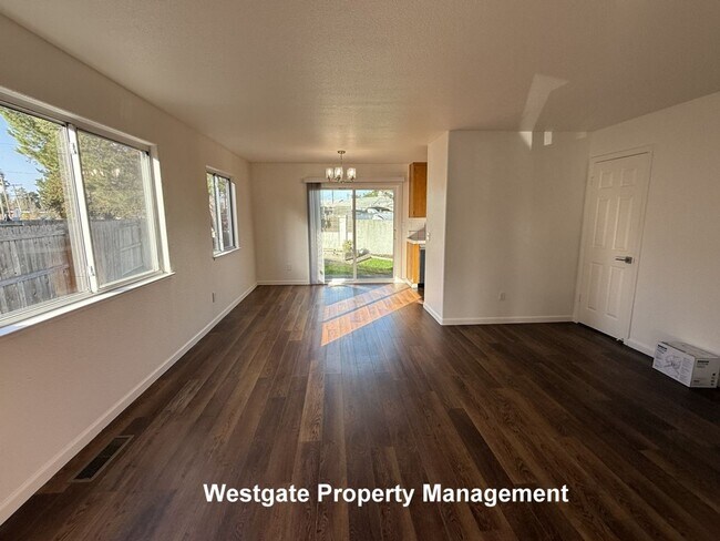 Foto del edificio - 737 Judith Ct