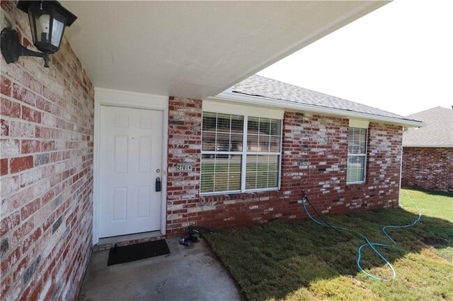 Building Photo - 2701 Dividend Dr