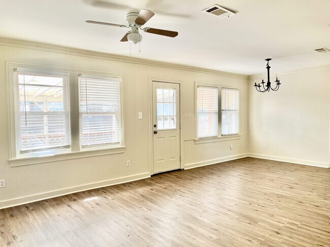 Foto del edificio - 512 Broadmoor Ave