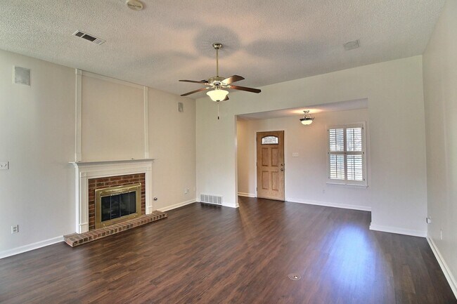 Foto del edificio - 1479 Wolf Ridge Dr