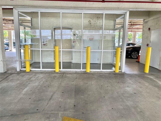 Foto del edificio - 3201 W Flagler St