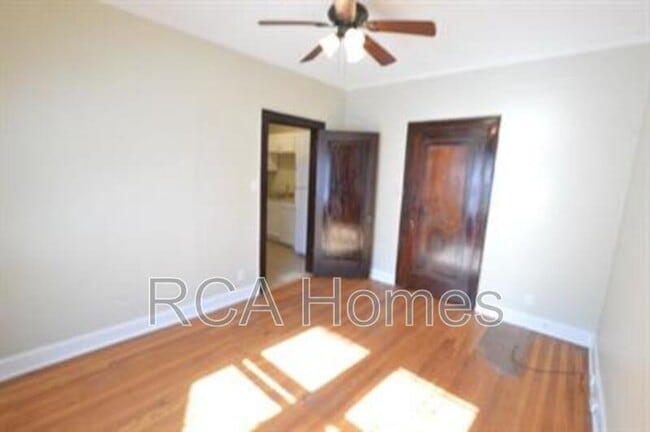 Building Photo - 2527 Shelby St