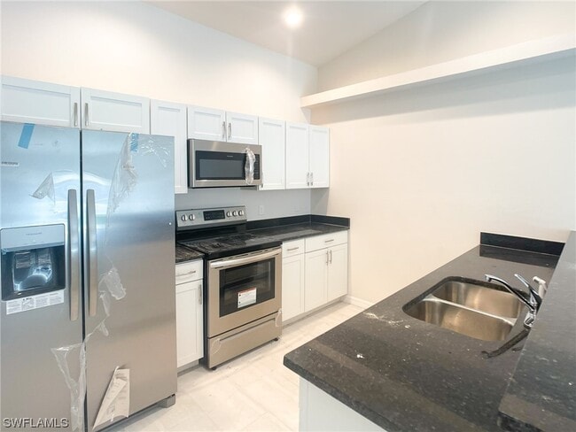 Building Photo - 3617 SW 8th Pl