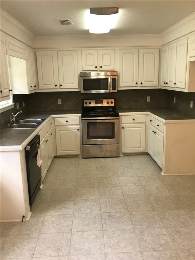 Building Photo - 127 Sunny Ln