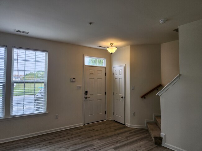 Building Photo - 507 White Pine Dr