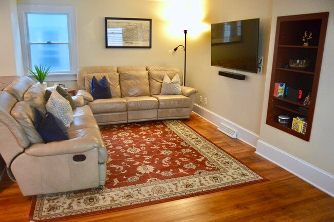 Building Photo - 56 Ash St