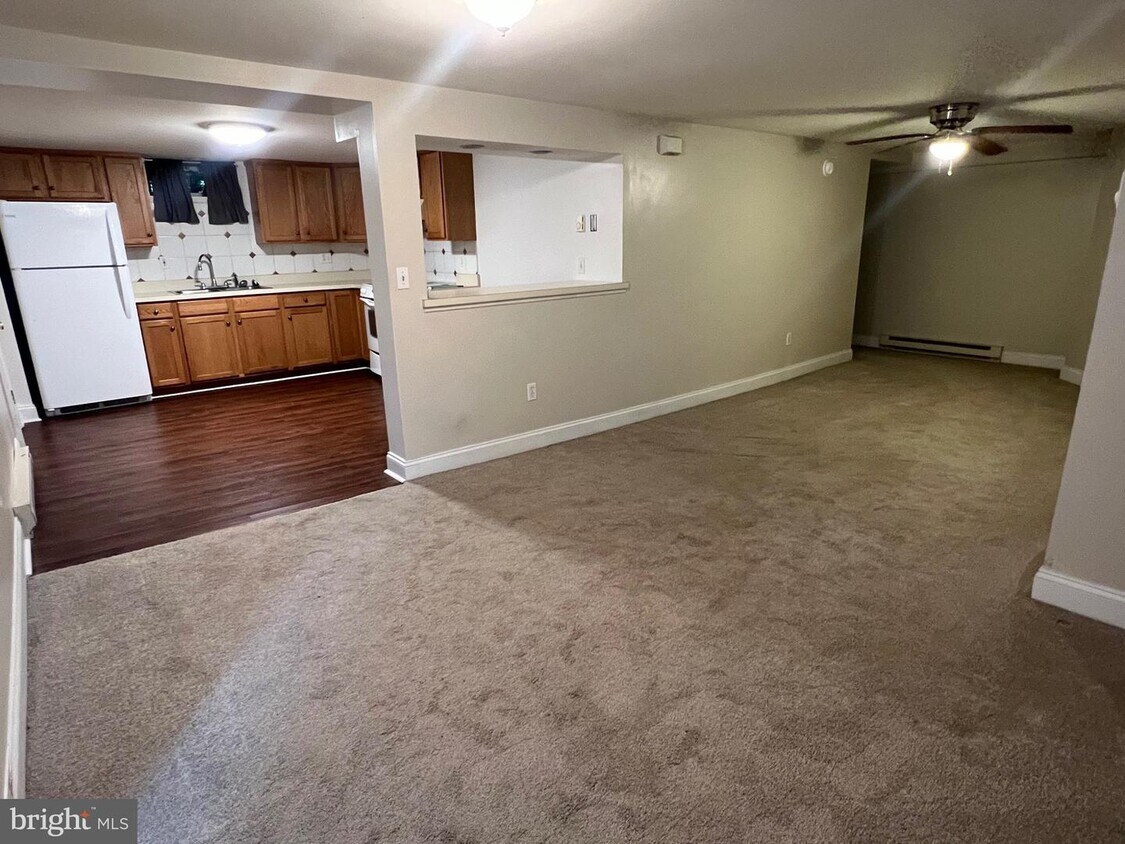 201 W Granada Ave, Hershey, PA 17033 Room for Rent in Hershey, PA