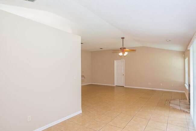 Foto del edificio - 644 Southern Lily Dr