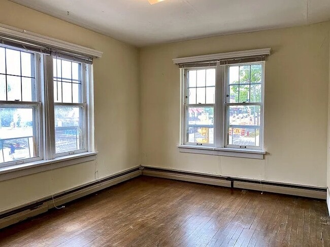 Building Photo - 3070 N Oakland Ave