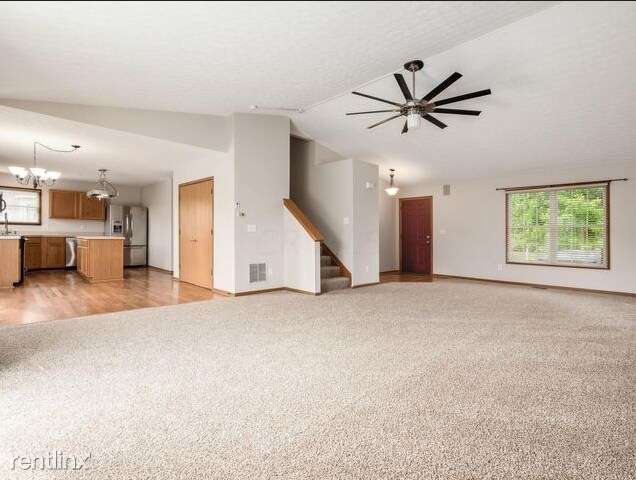 Building Photo - 3 br, 3 bath House - 5709 Silver Spurs Ln