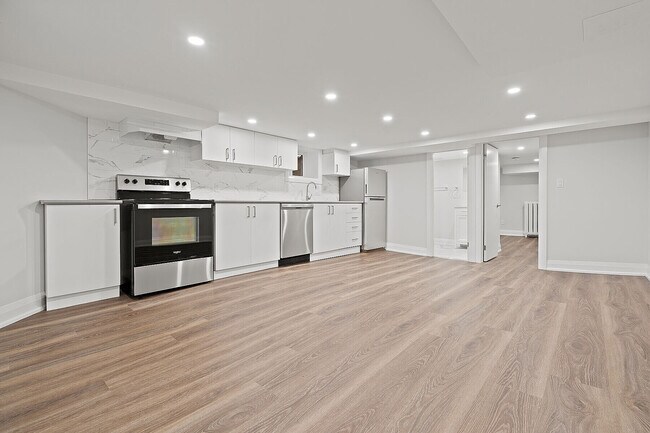 Photo du bâtiment - 30 Strathgowan Ave