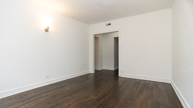Building Photo - 3251 N Damen Ave
