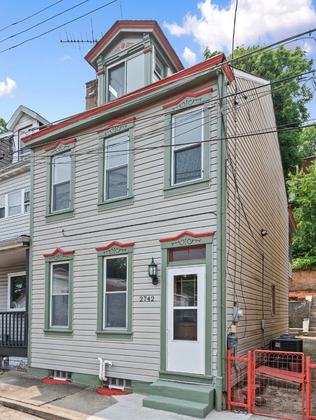 Primary Photo - 2742 Shelly St
