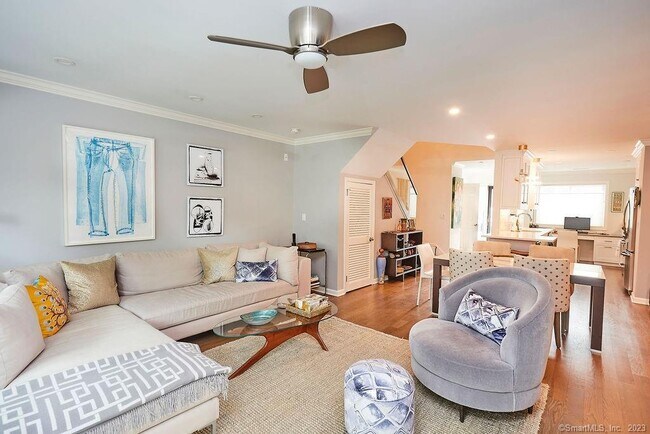 Foto del edificio - 44 Strathmore Ln