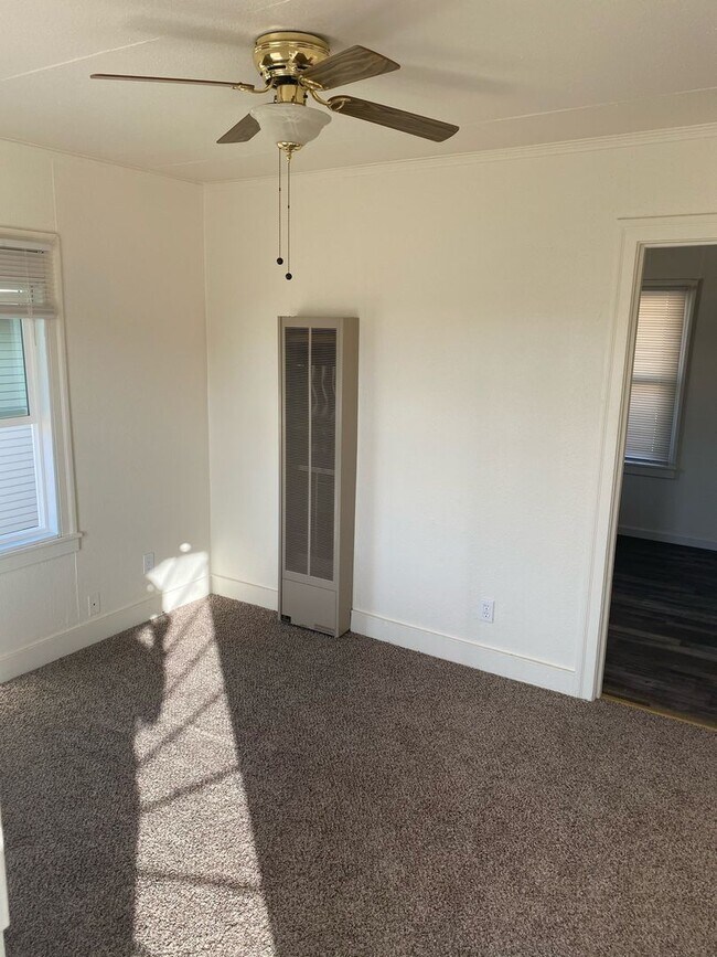 Foto del edificio - 109 S. ORANGE AVE - 1 BEDROOM 1 BATH - EXETER