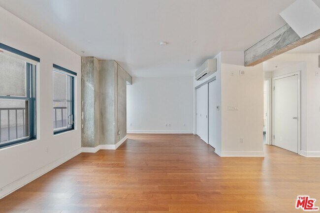 Building Photo - 416 S Spring St