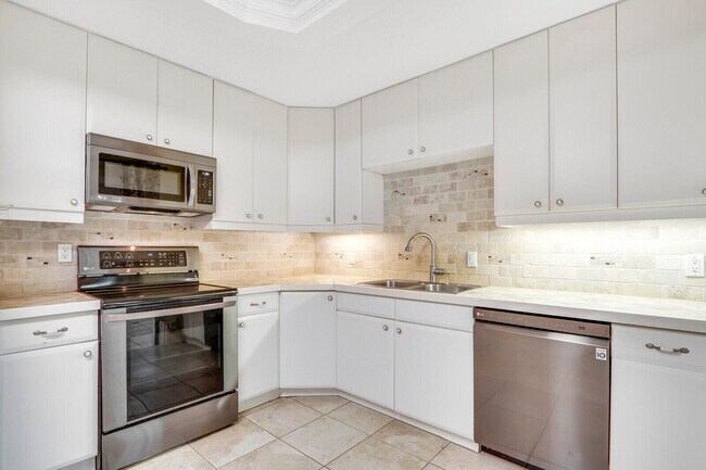 Foto del edificio - 2434 24th Ln