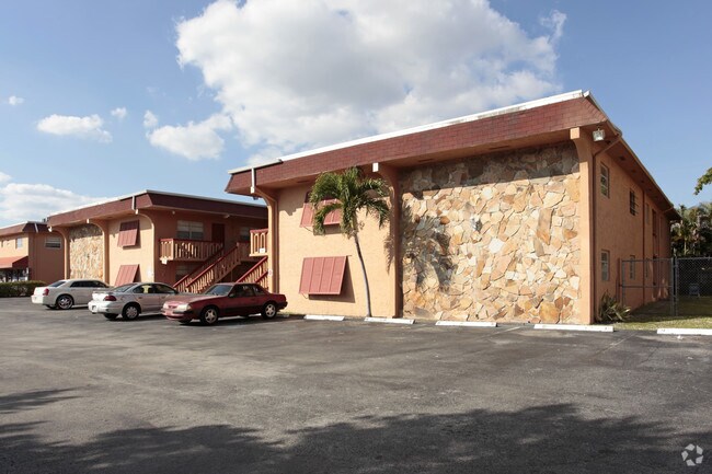 Foto del edificio - Pinehill Plaza Apartments