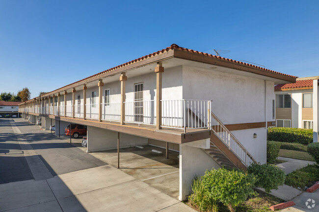 Building Photo - 2511 W Sunflower Ave