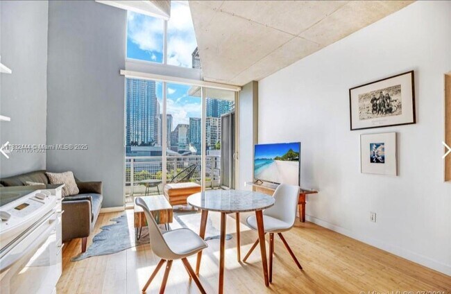 Foto del edificio - 690 SW 1st Ct