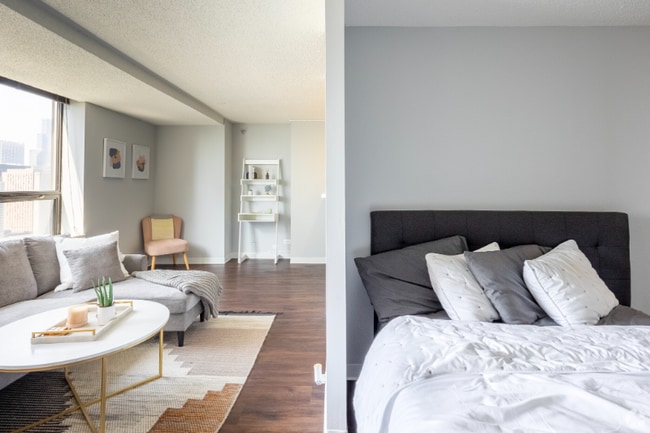 Photo - 439 E Ohio St Apartment