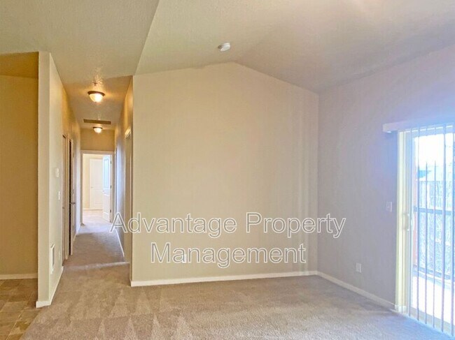 Foto del edificio - 519 Catron St N