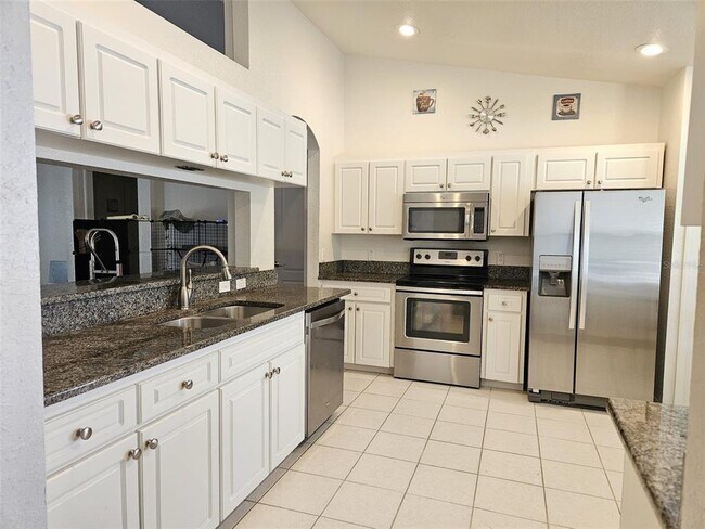 Building Photo - 8010 Oak Run Cir