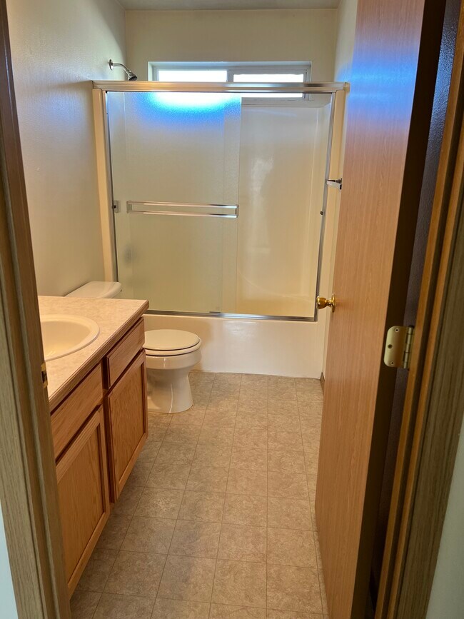 5553 Glenridge Way, Klamath Falls, OR 97603 Townhome Rentals in