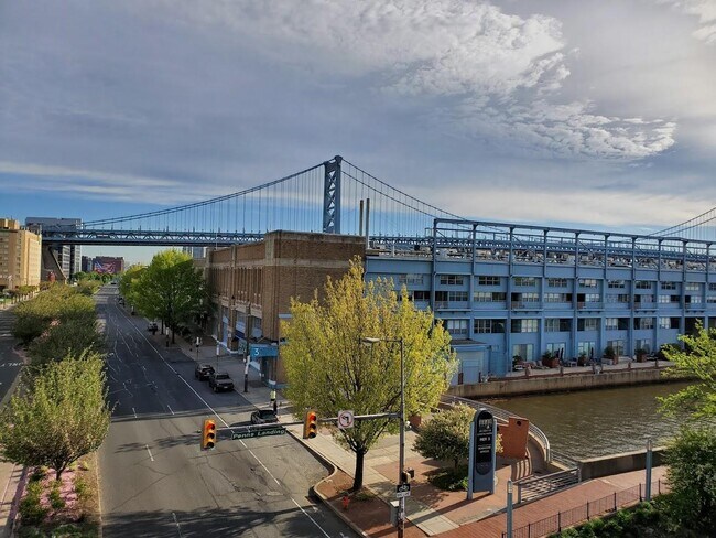 Foto del edificio - 3 N Christopher Columbus Blvd