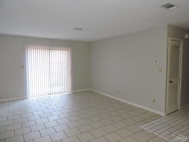 Foto del edificio - 130 E 9 Mile Rd