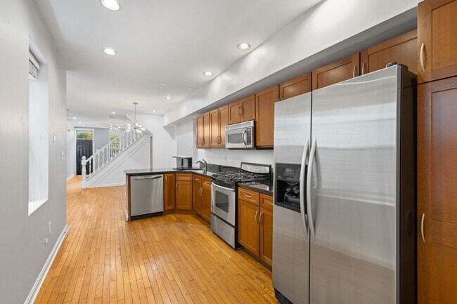 Foto del edificio - Beautiful 3 bedroom 3 bathroom townhouse i...