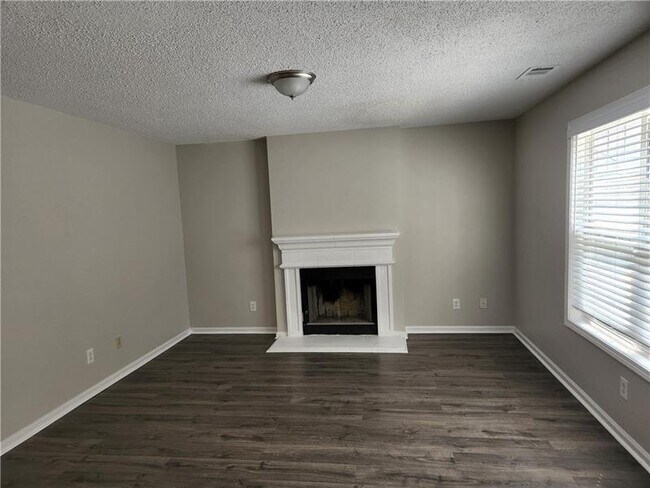 Foto del edificio - 7071 Mahonia Pl