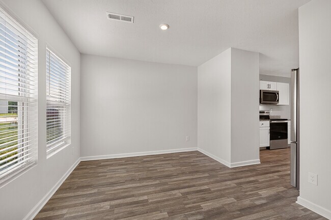 Building Photo - 2905 Shasta Dr